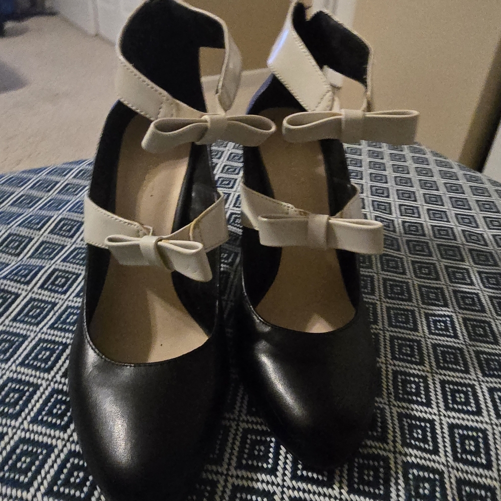 Nine West Black And White Bow Tie Heels